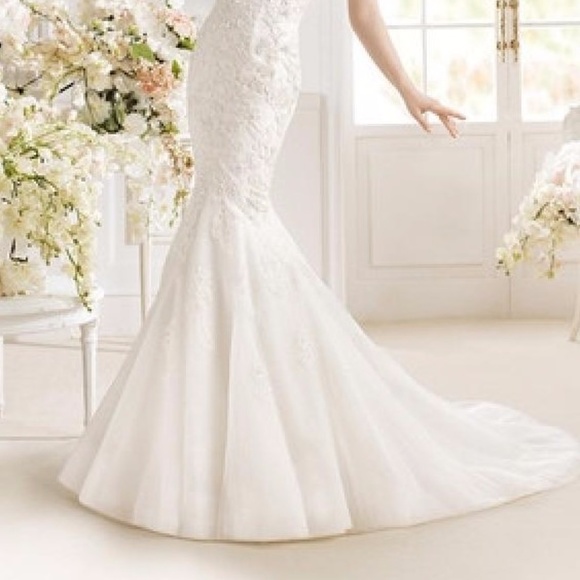 Wedding gown. DRASTIC REDUCTION!! or best offer!! - Picture 2 of 7